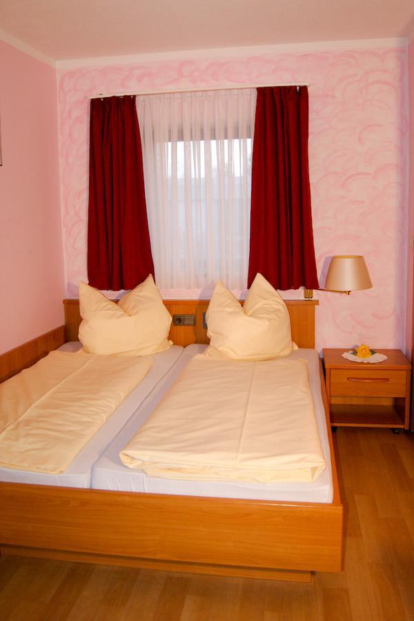 Hotel Schonunger Bucht Waigolshausen 객실 사진