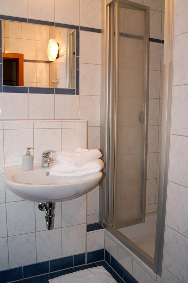 Hotel Schonunger Bucht Waigolshausen 객실 사진
